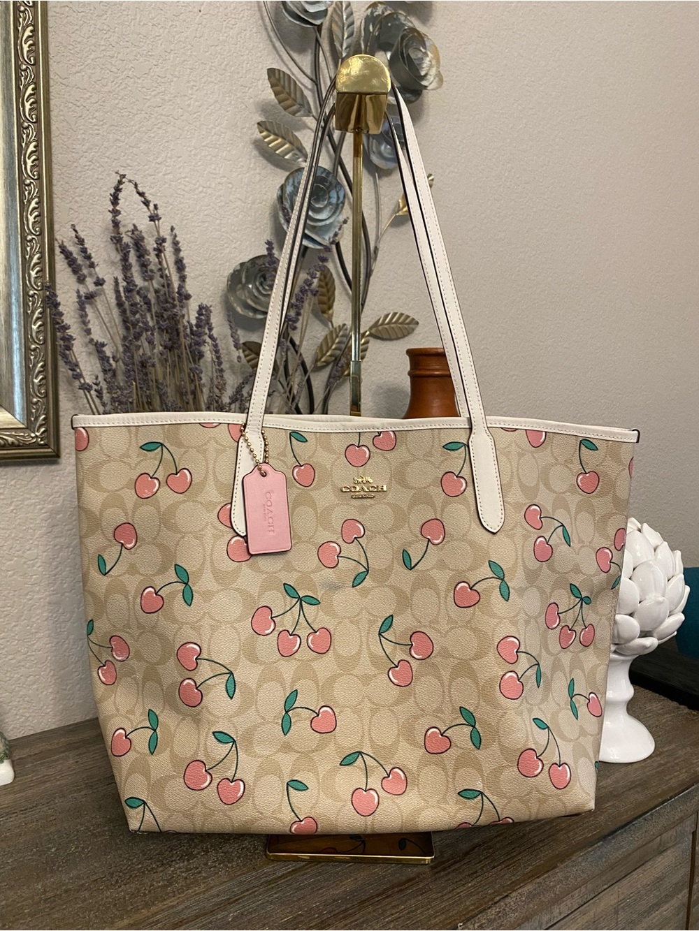 GUC Coach City Tote in Signature Canvas heart cherry print in Light Khaki Multi
